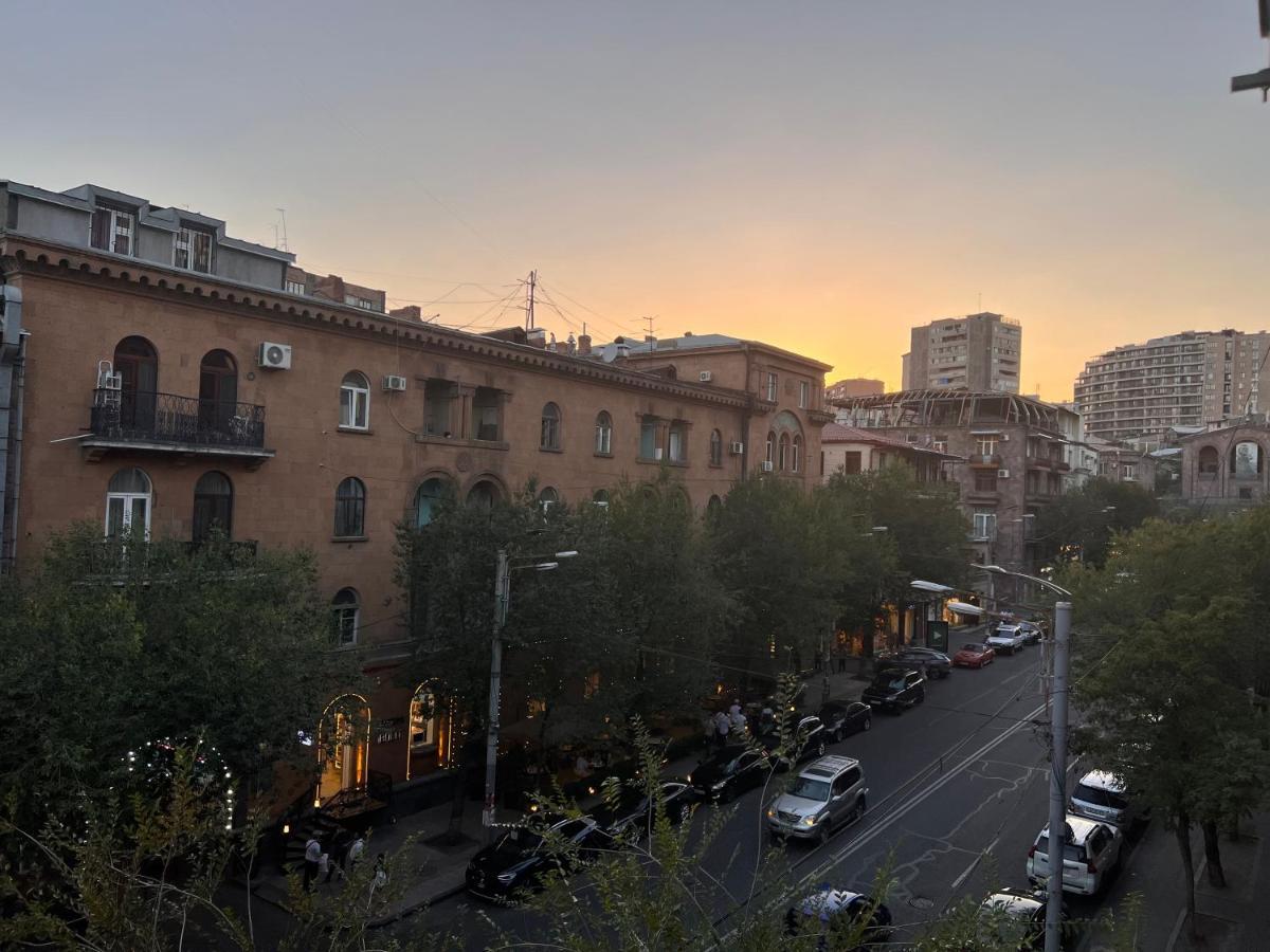 Tumanyan Apartments 耶烈万 外观 照片
